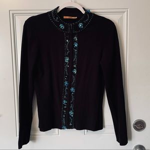 Beautiful cardigan with blue beads details 🖤💙